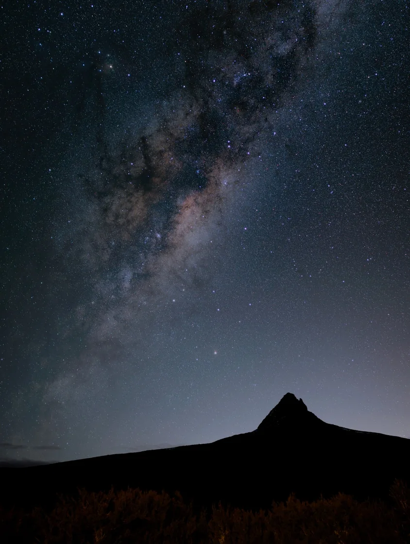 Stars and the Milky Way above the silhouette of Barn Bluff